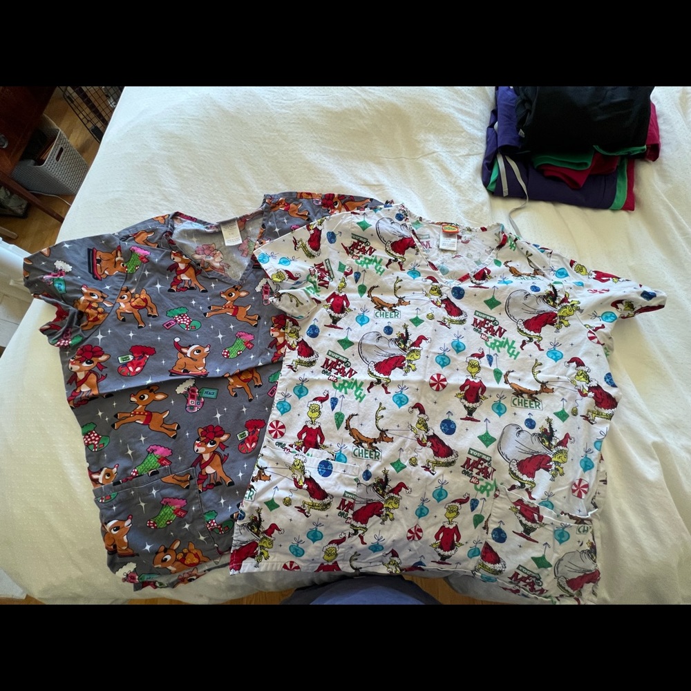 2 Christmas Scrub Tops - L - Grinch & Rudolph